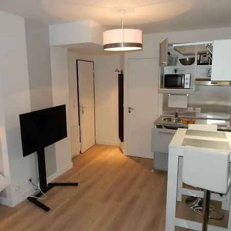 Port Apartment *