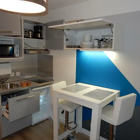 Port Apartment *